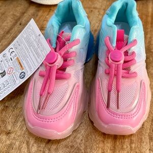 BRAND NEW 🫨🫨🩷🔷Vibrant Pink and Blue LIGHT UP 💓🔷Kids Sneakers
